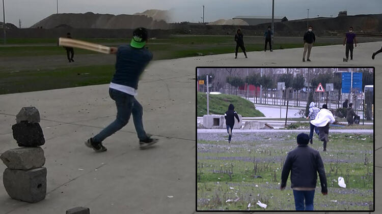 Kriket oynayan grup polisi görüce böyle kaçtı!