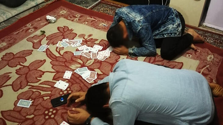 Kumarhaneye çevrilen evde 16 kişi suçüstü yakalandı!