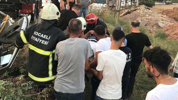 Kurban derisi yüklü kamyon devrildi: 4 yaralı
