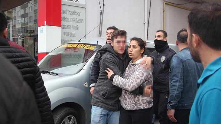 Kurye iki araca çarpınca ortalık karıştı!