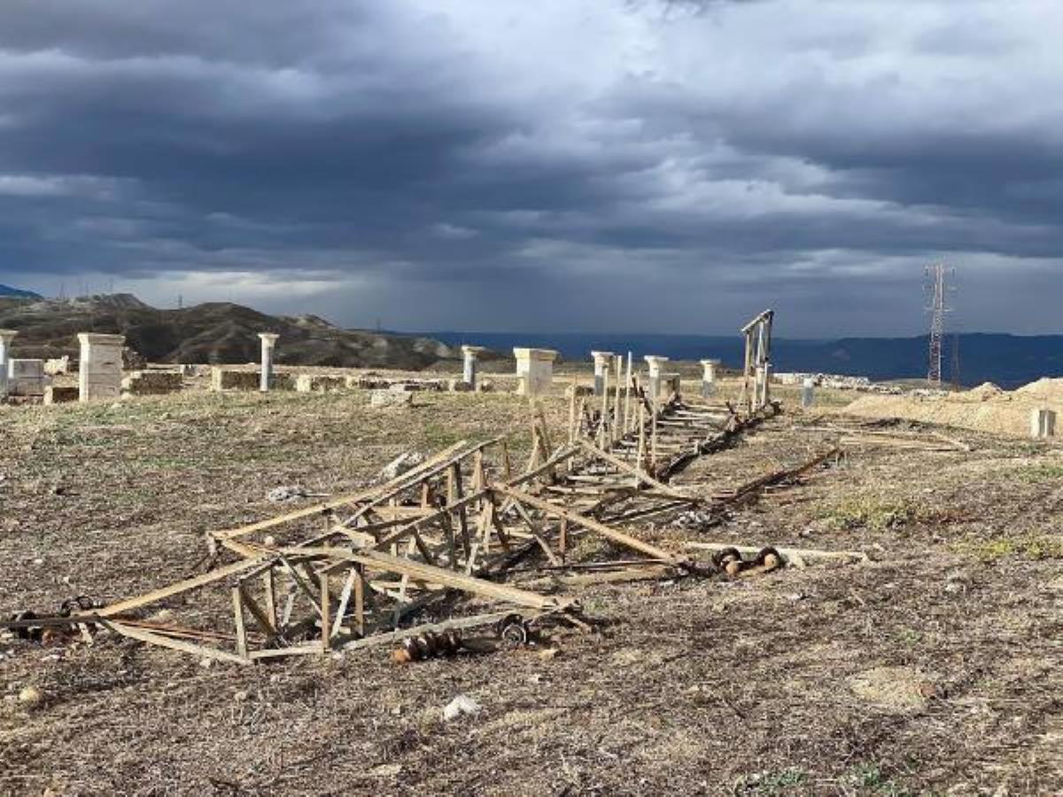 Laodikya Antik Kenti'nden geçen enerji nakil hattı söküldü