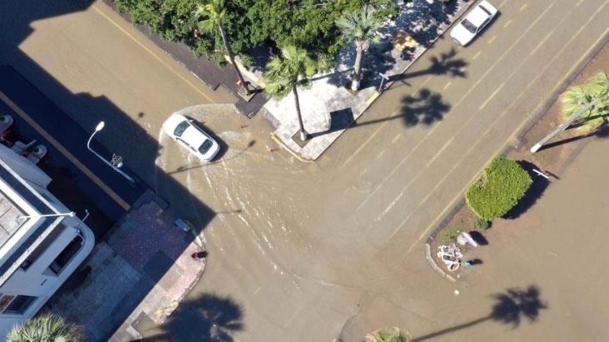 Lodos vurdukça sular altında kalan İskenderun havadan görüntülendi, manzara endişe verici