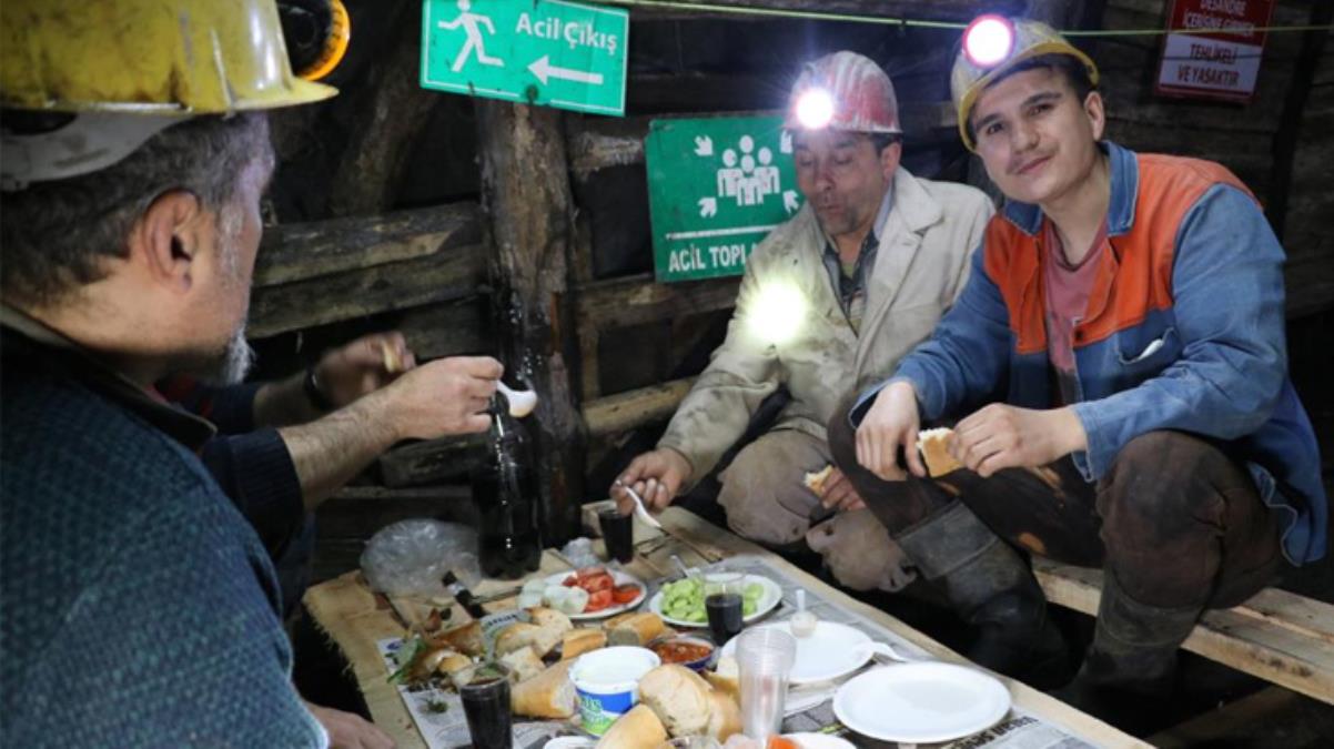 Madenciler ilk sahurunu yerin 300 metre altında yaptı