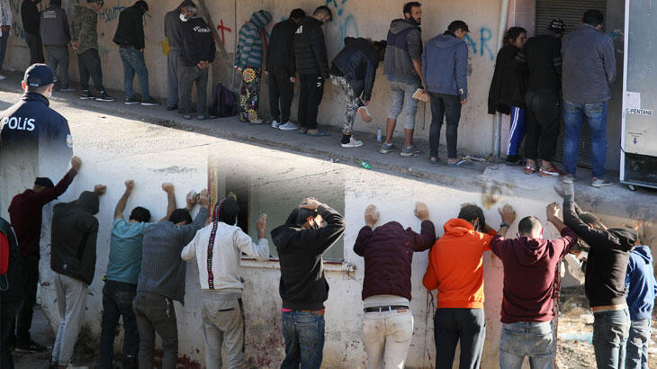 Mahalleye 300 polisle dev baskın