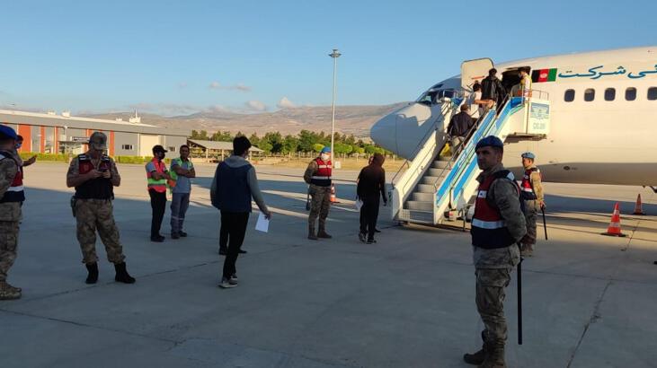 Malatya'dan 107 kaçak göçmen daha ülkelerine gönderildi