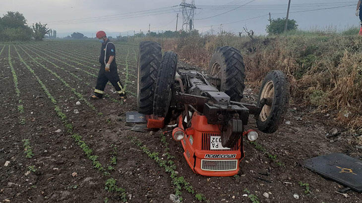 Manisa'da devrilen traktörün sürücüsü hayatını kaybetti