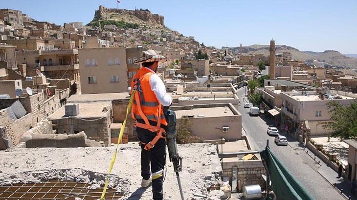 Mardin'de tarihi dokuyu bozan bir bina daha yıkılıyor
