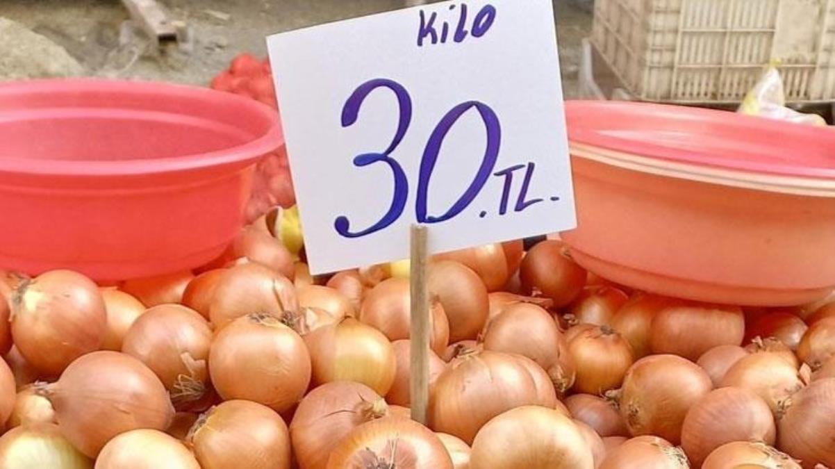 Marketlerde 30 TL'ye satılan soğanın fiyatı tarlada da el yakıyor