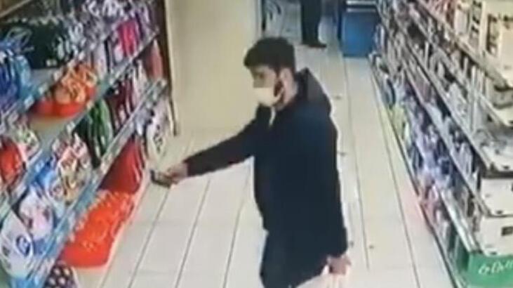 Markette unutulan cüzdanın içini boşaltıp geri getirdi