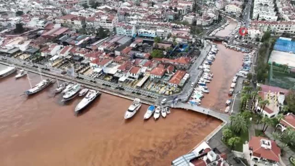 Marmaris'te denizin rengi değişti