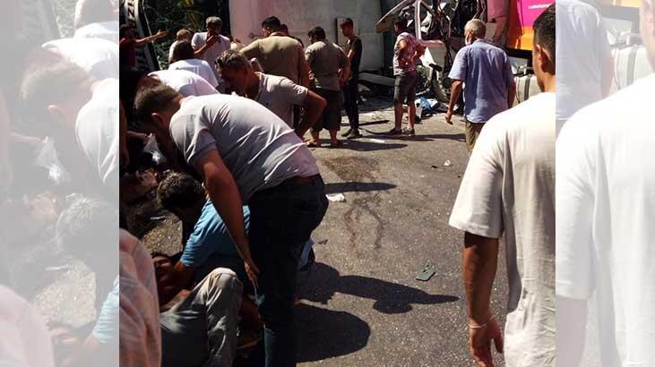Mersin'de TIR ile yolcu otobüsü çarpıştı: 16 yaralı