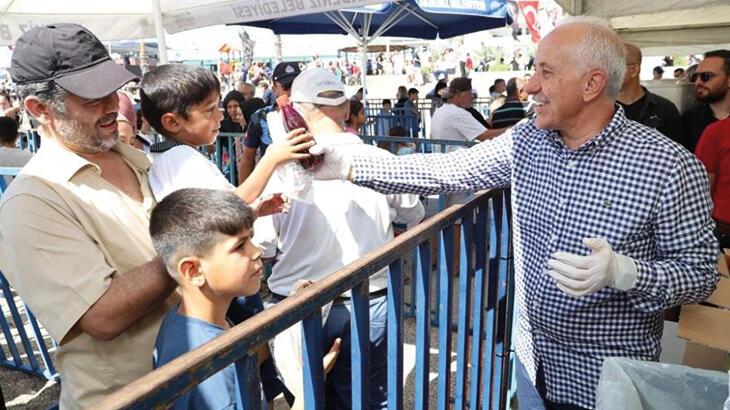 Mersinliler balığa doydu, festivalde tam 10 ton balık ekmek dağıtıldı