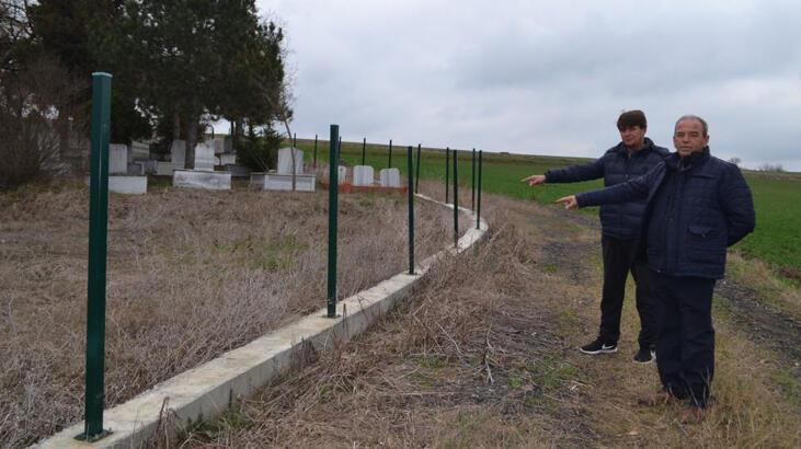 Mezarlık demirlerini çaldılar! Muhtar isyan etti