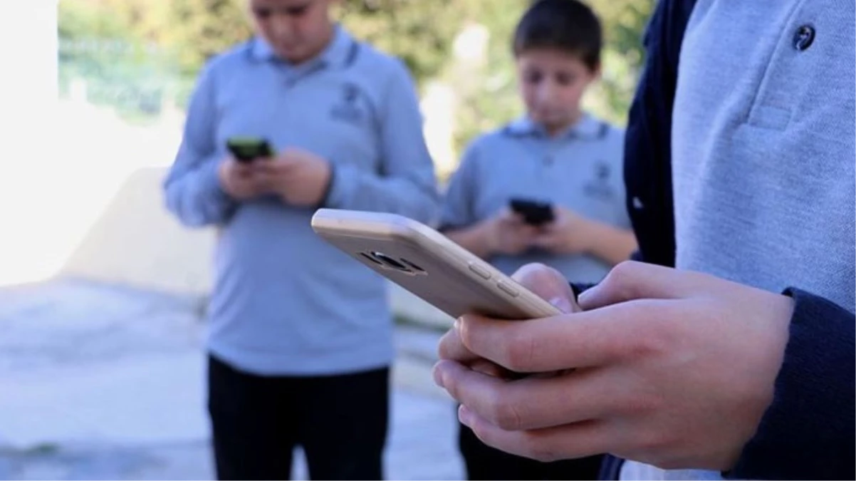 Milli Eğitim Bakanı Tekin: Öğrencilerin okullarda cep telefonu kullanmalarını engellemek için önlemler alacağız