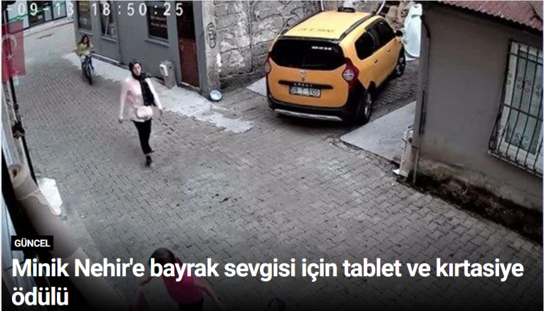 Minik Nehir'e bayrak sevgisi için tablet ve kırtasiye ödülü