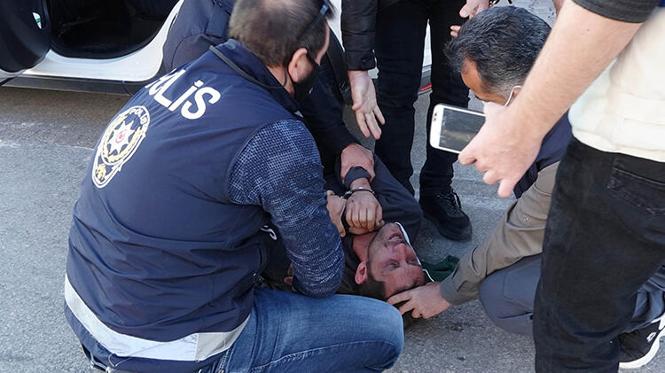 Mobeseyi taşladı, gözaltına alınmamak için direndi!