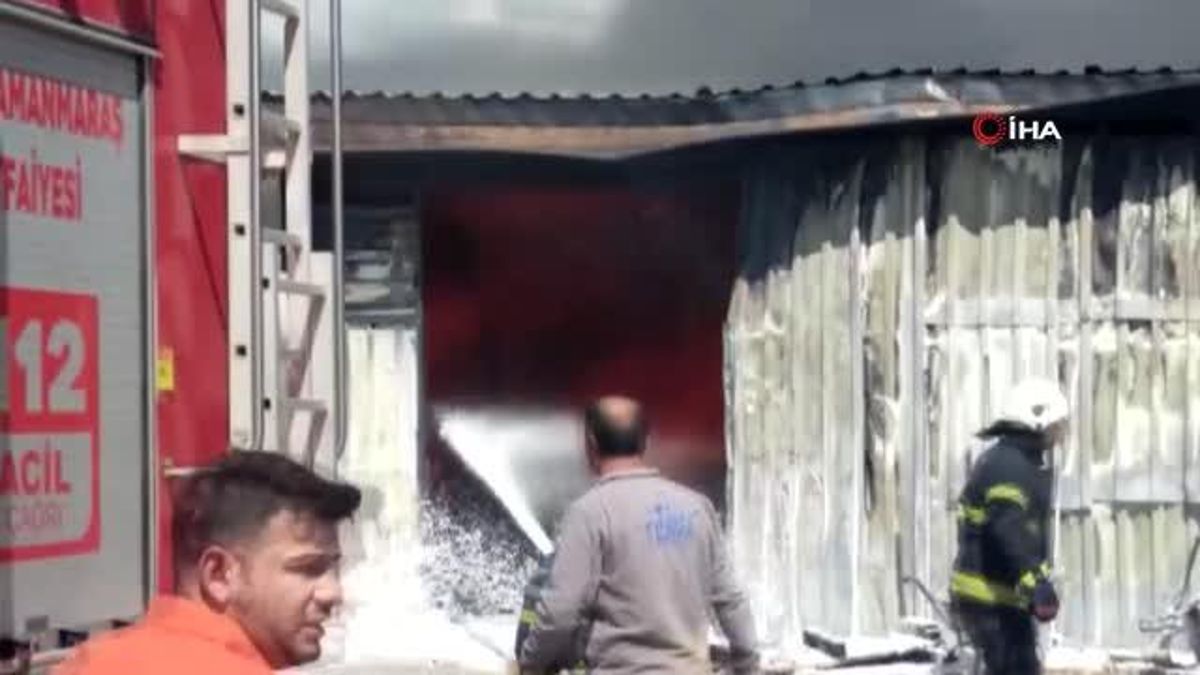 Mobilya atölyesinin kumaş dikim bölümü yandı