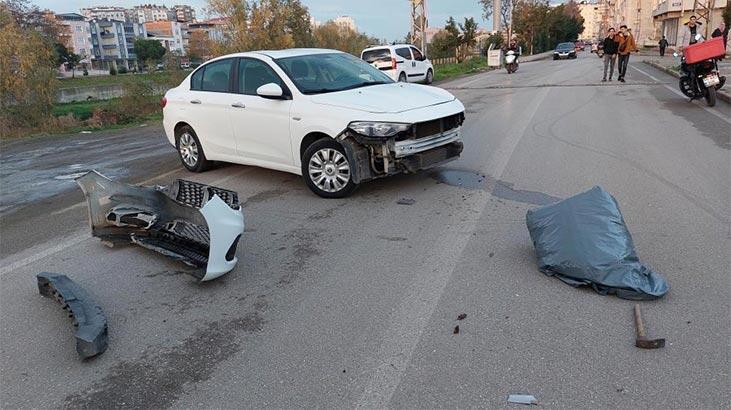 Motosiklet otomobil ile çarpıştı: 2 yaralı