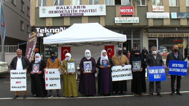 Muşlu anne, düğününe 2 gün kala dağa kaçırılan kızı için evlat eyleminde