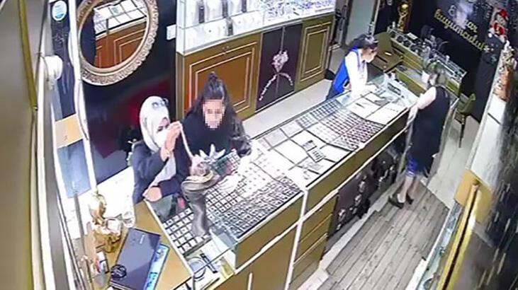 Müşteri gibi gelip, 30 bin liralık altın kolyeyi çaldılar