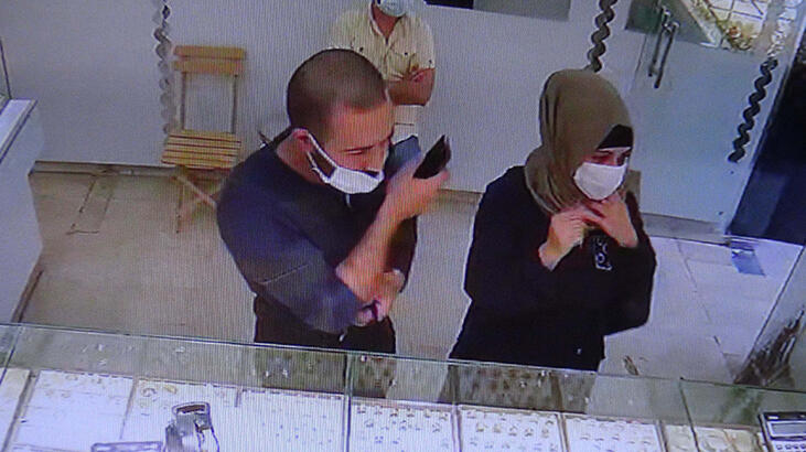 Müşteri gibi girdiği kuyumcudan 18 gram bilezik çaldı!