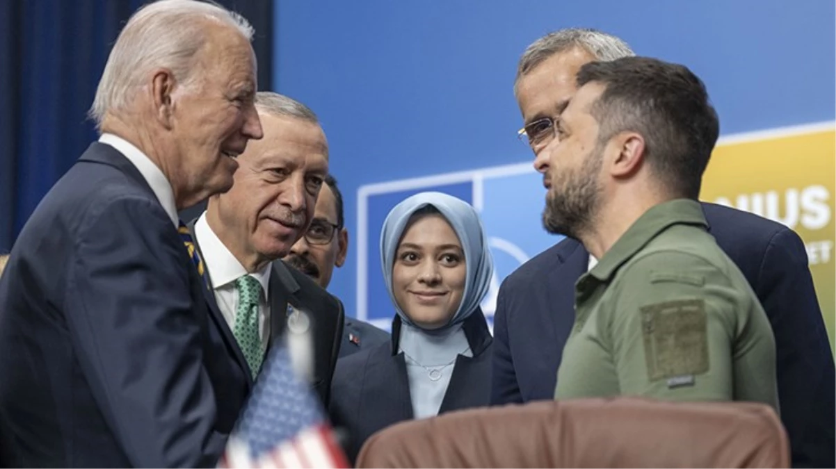 NATO Zirvesi'ne damga vuran kare! Erdoğan, Biden ve Zelenski ayaküstü sohbet etti
