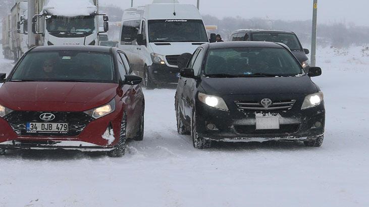 Nevşehir-Aksaray yolunda ulaşıma kar engeli