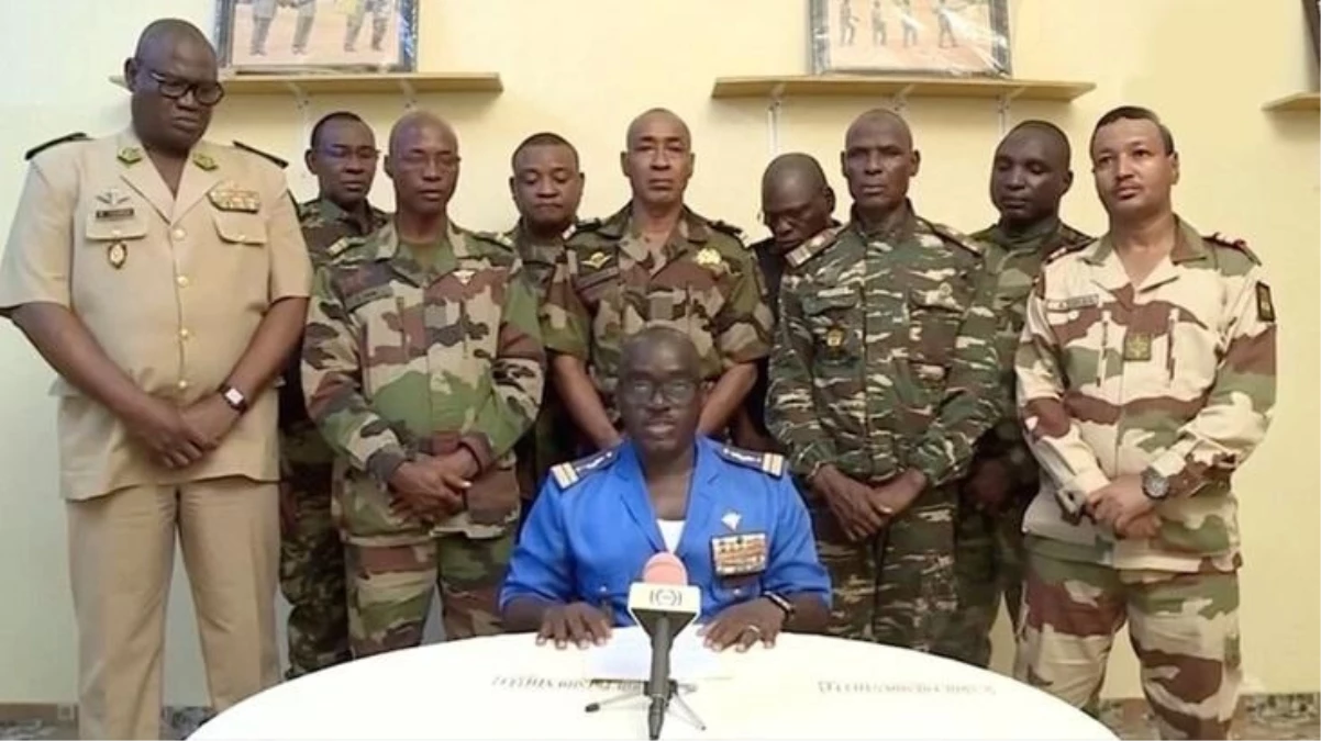 Nijer'de darbeci askerlerden tehdit: Askeri operasyon düzenlerlerse saldırırız