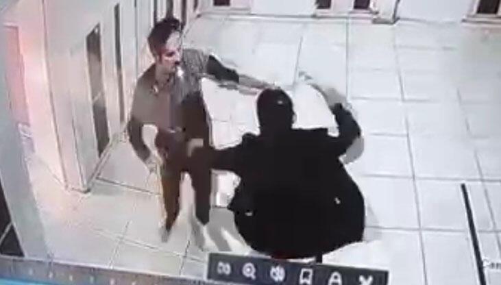 Okula gelen veli, öğretmeni koridorda yumrukladı!