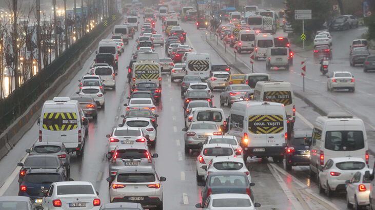 Okullar açıldı, İstanbul'da trafik yoğunluğu arttı