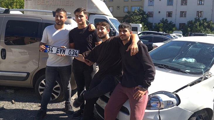 Ölümden döndükleri otomobili otoparkta bulup hatıra fotoğrafı çektirdiler