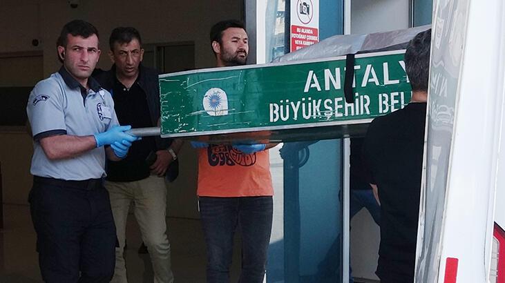 Otobüs altında kalan patenli çocuğun cenazesini babası aldı