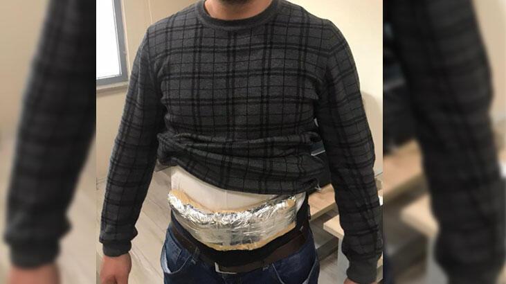 Otobüste vücuduna sardığı uyuşturucuyla yakalandı