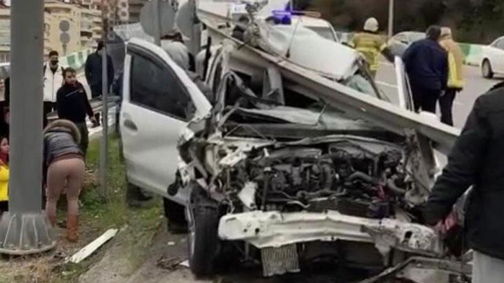 Otomobil bariyerlere ok gibi saplandı! Burnu bile kanamadan çıktı