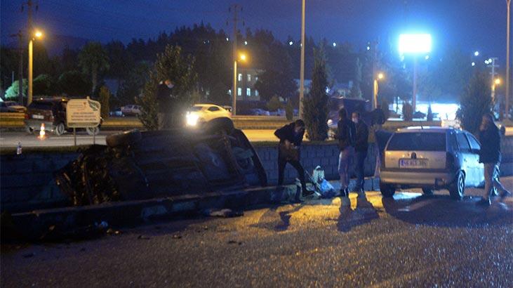 Otomobil ile hafif ticari araç çarpıştı: Yaralılar var