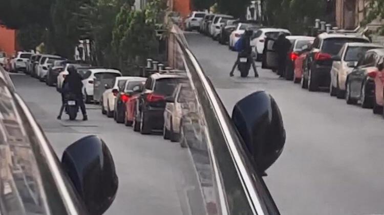 Otomobilin gösterge panelini böyle çaldılar