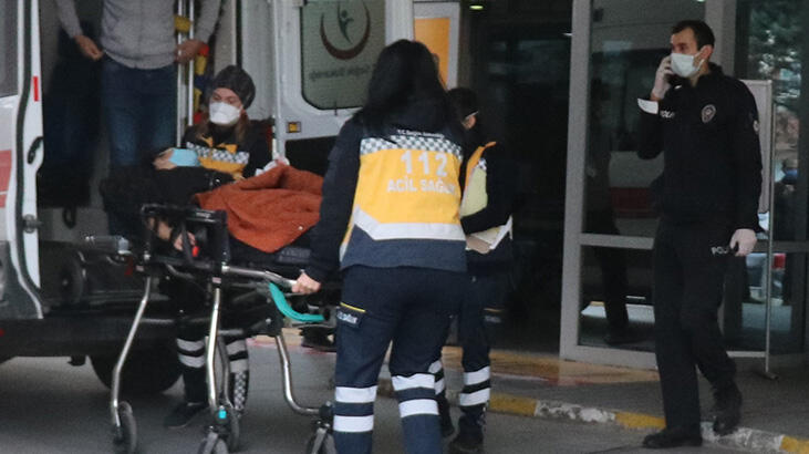 Parkta yürüyen genç kıza bıçaklı saldırı