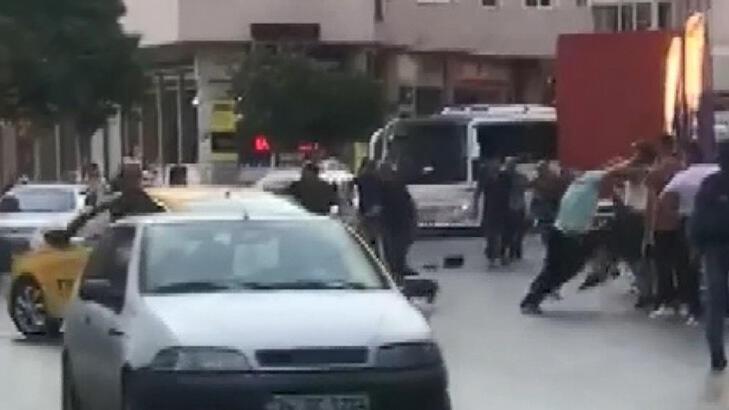 Pendik'te yol verme kavgasında yumruklar konuştu!