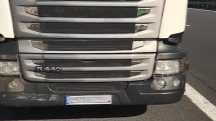 Plakasını bantla kapatan TIR sürücüsüne ceza kesildi!