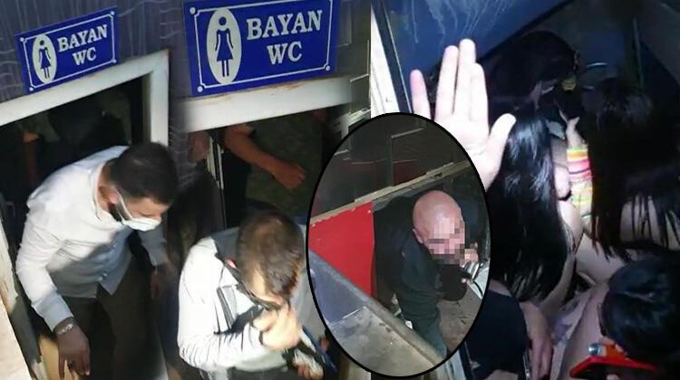 Polisi görünce tuvalete ve sahnenin altındaki bölüme saklandılar!