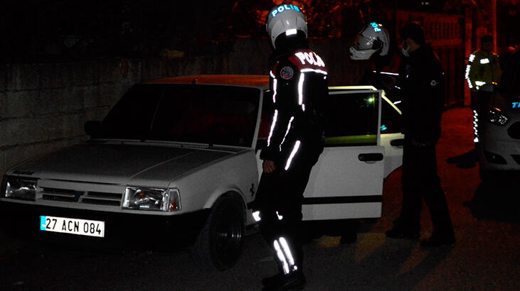 Polisin dur ihtarına uymadı, otomobilini bırakıp kaçtı