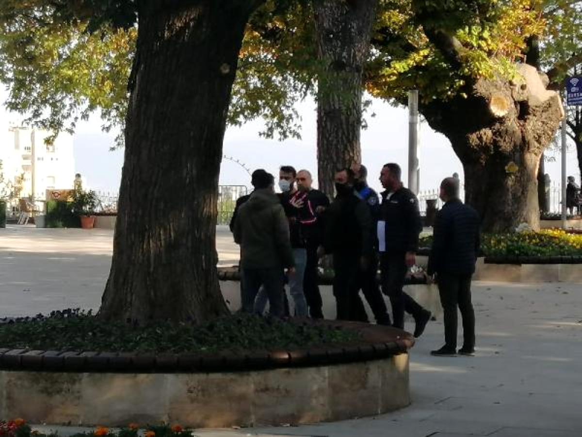 Program çekimi için önlem alan görevliler ile bir iş yeri çalışanı arasında arbede