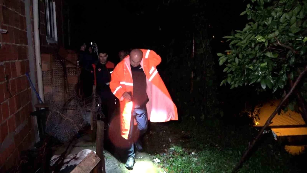 Rize'nin Çayeli ilçesini şiddetli yağış vurdu! 2 bina tahliye edildi