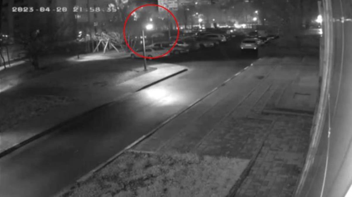 Rus uçağı Rusya'yı bombaladı! Evler ve arabalar hasar aldı, yaralılar var