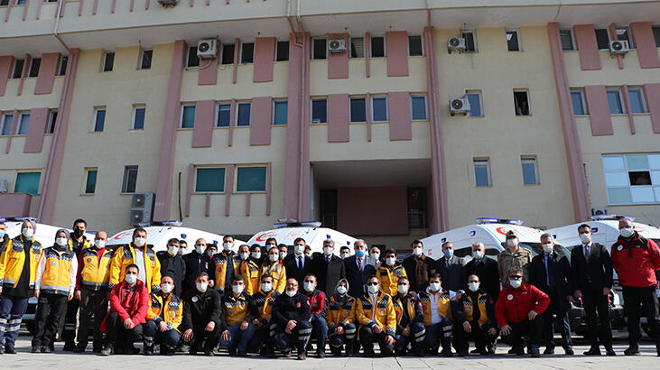 Sağlık Bakanlığı'ndan Van'a tam donanımlı 14 ambulans