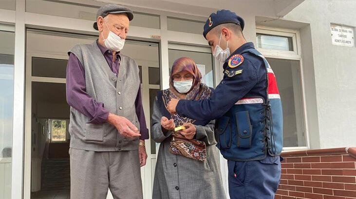Sahte kadın jandarmanın dolandırdığı altınlarına kavuştu