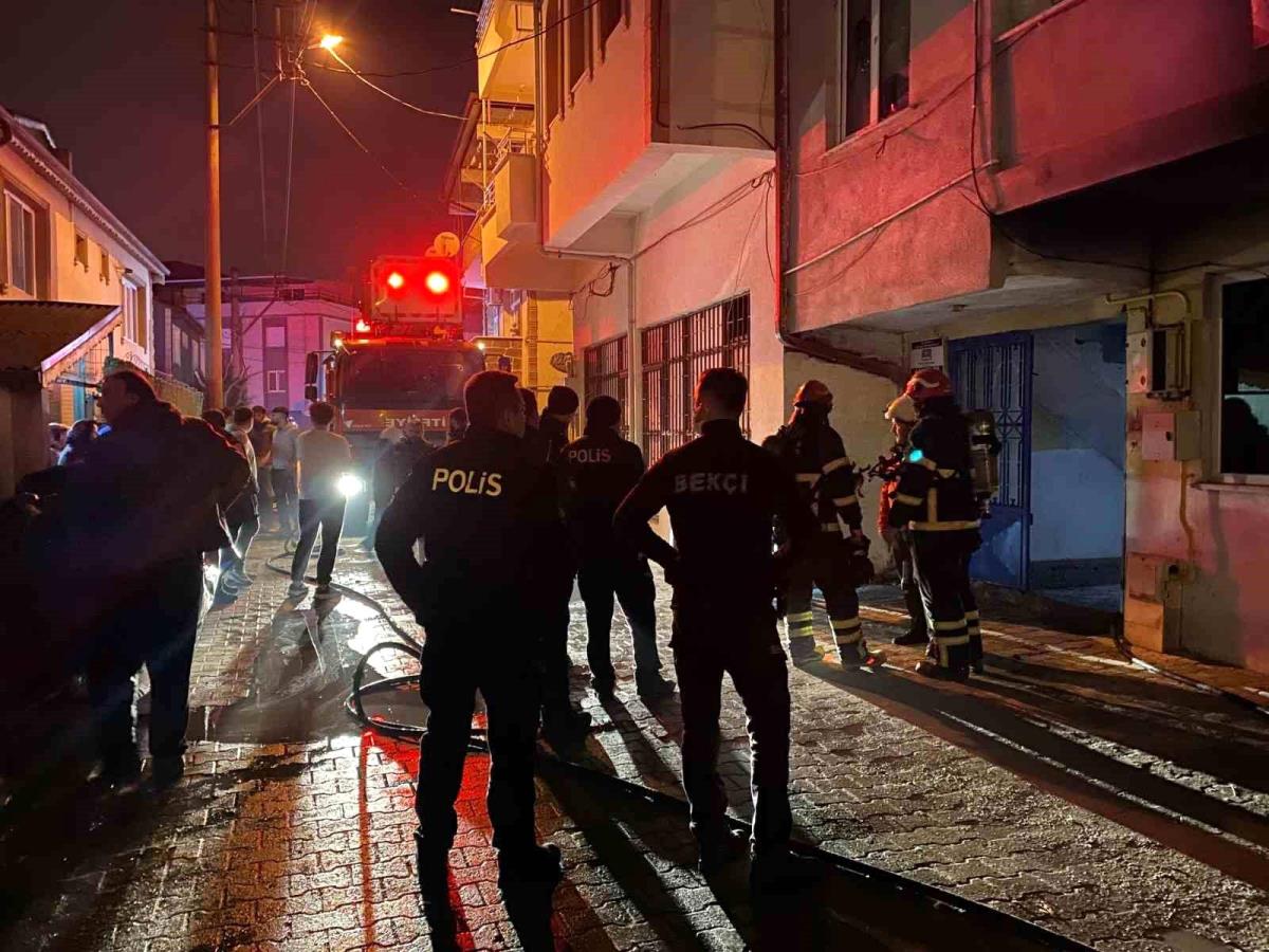 Sakarya'da korkutan yangın: 5 kişi dumandan etkilendi
