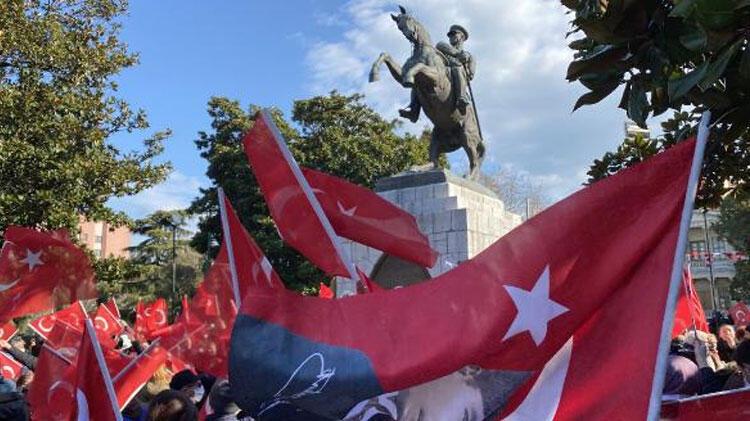 Samsun'da Onur Anıtı'na saygı nöbeti, marşlarla bitirildi