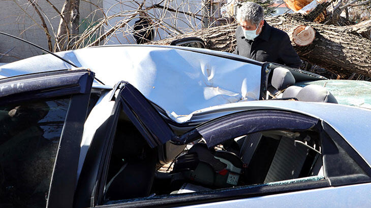 Saniyeler önce park ettiği aracını bu halde buldu