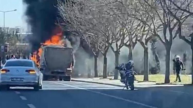 Şanlıurfa’da seyir halindeki TIR, alev alev yandı